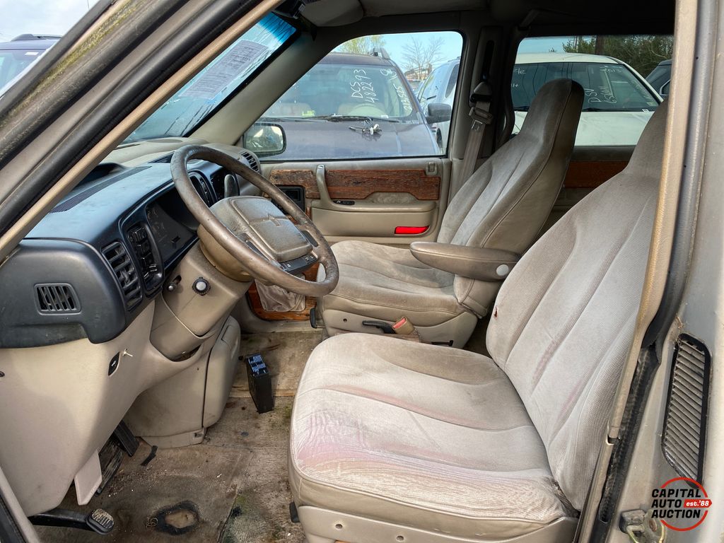 1994 PLYMOUTH GRAND VOYAGER 7