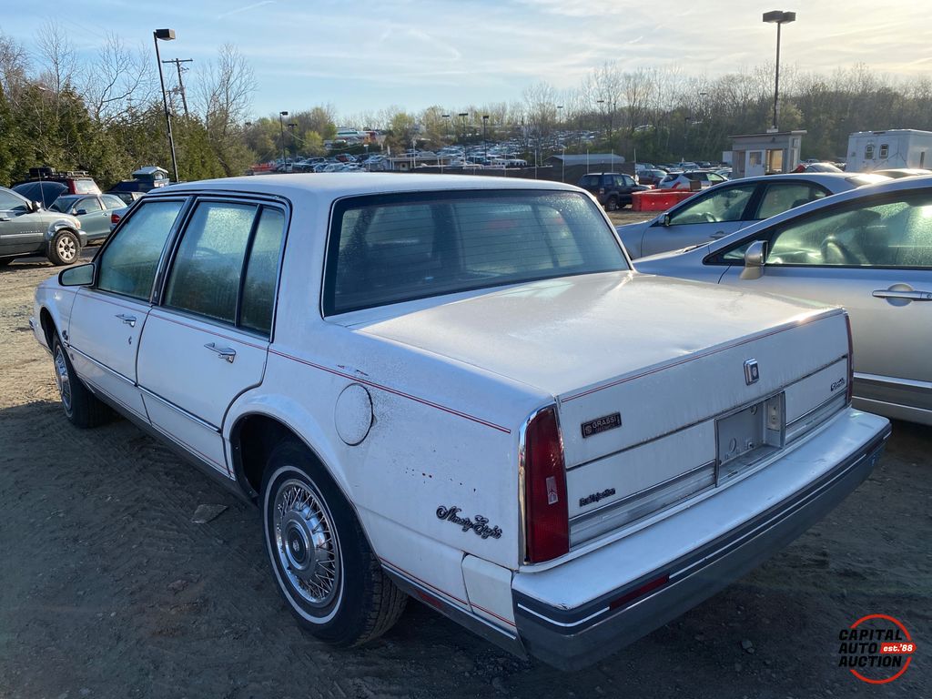 1985 Oldsmobile Ninety-Eight 2