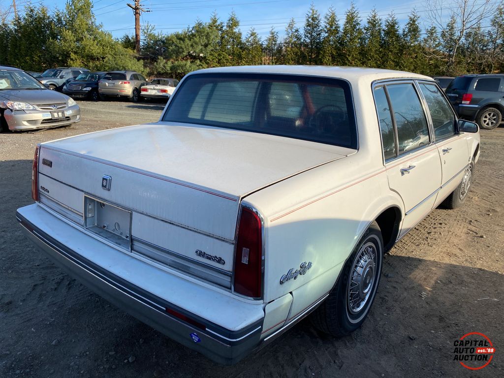 1985 Oldsmobile Ninety-Eight 3