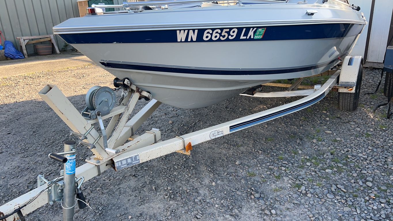 1989 SEASWIRL Tempo 4