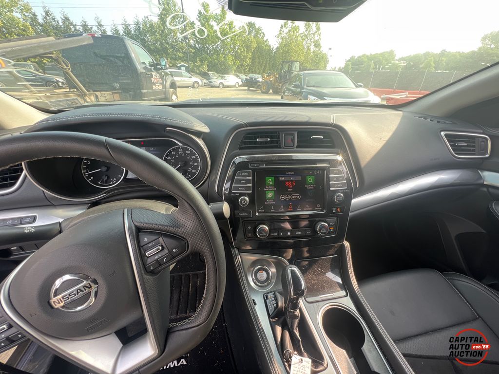 2022 NISSAN MAXIMA 10