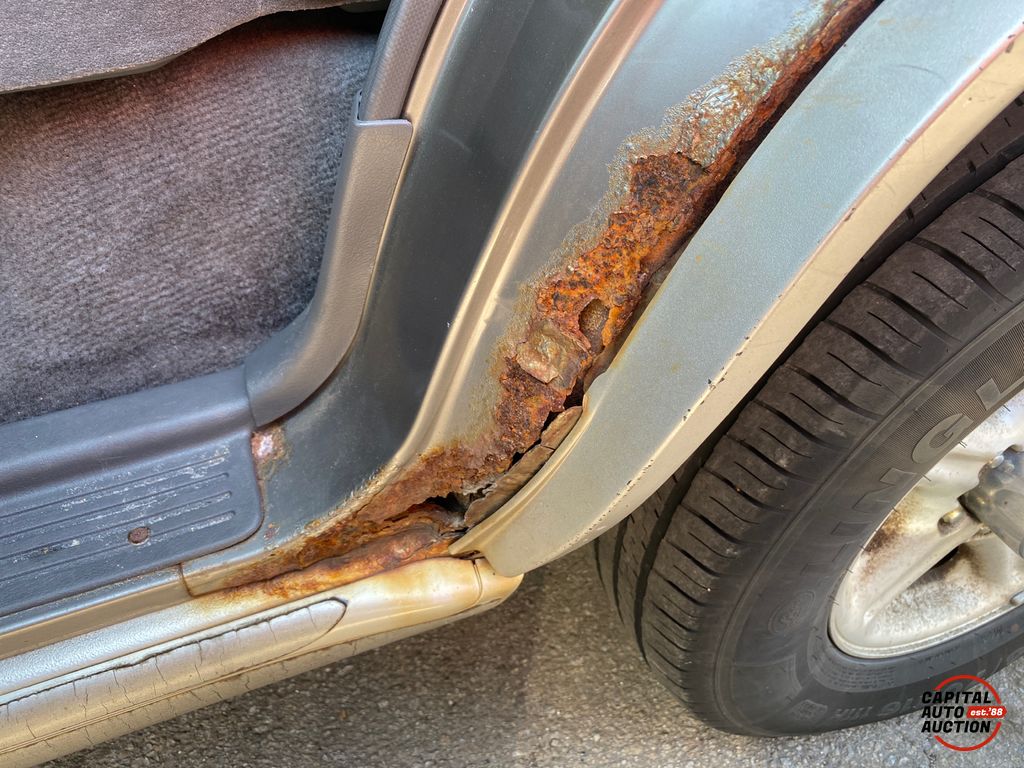 2001 ISUZU TROOPER 11