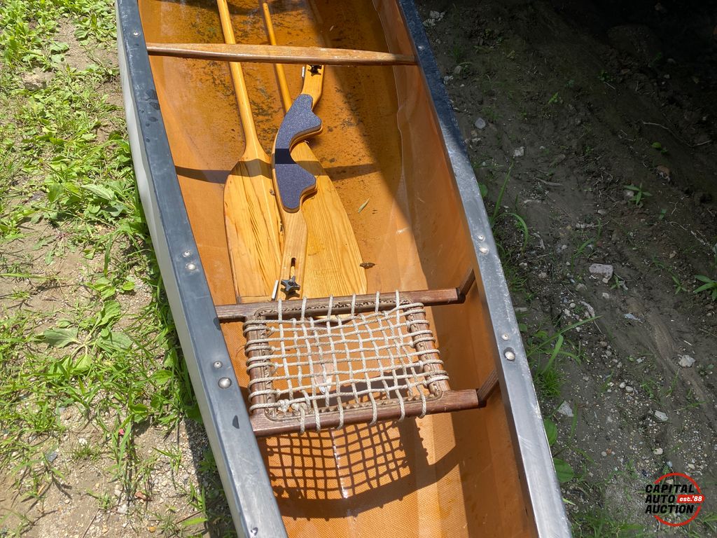 1986 LL Bean Kevlar canoe 6