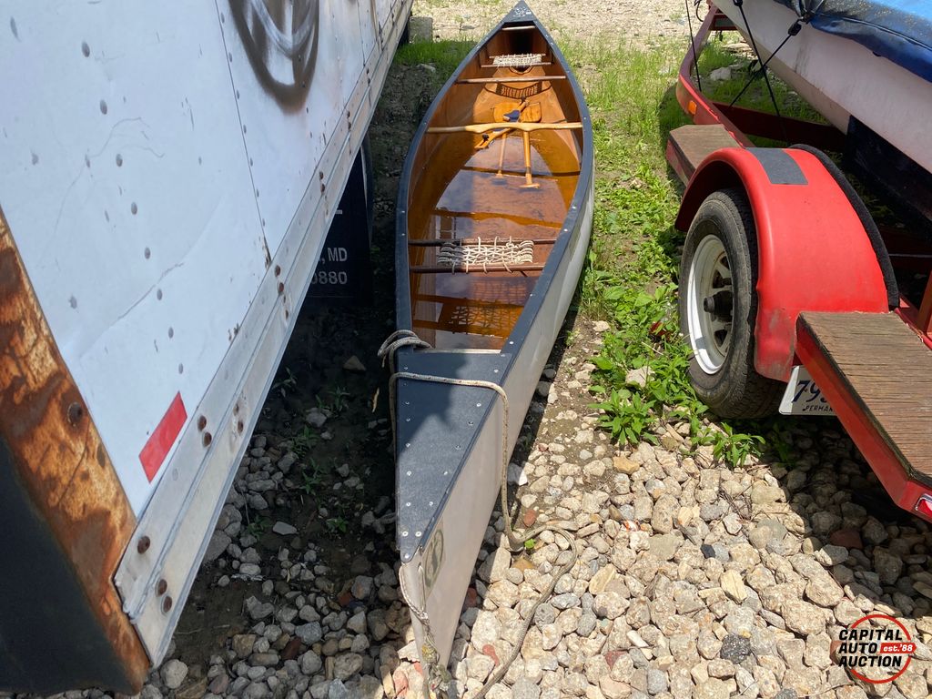 1986 LL Bean Kevlar canoe 5