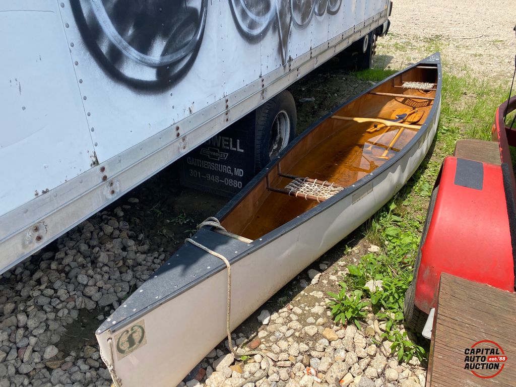 1986 LL Bean Kevlar canoe 3