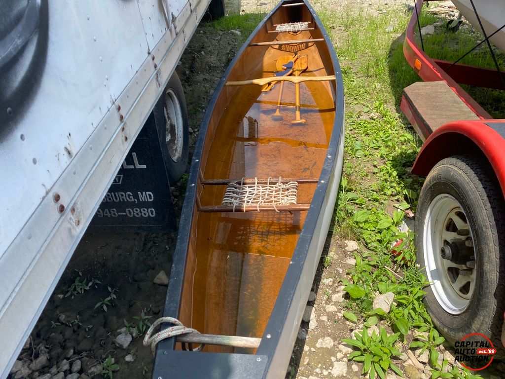 1986 LL Bean Kevlar canoe 9