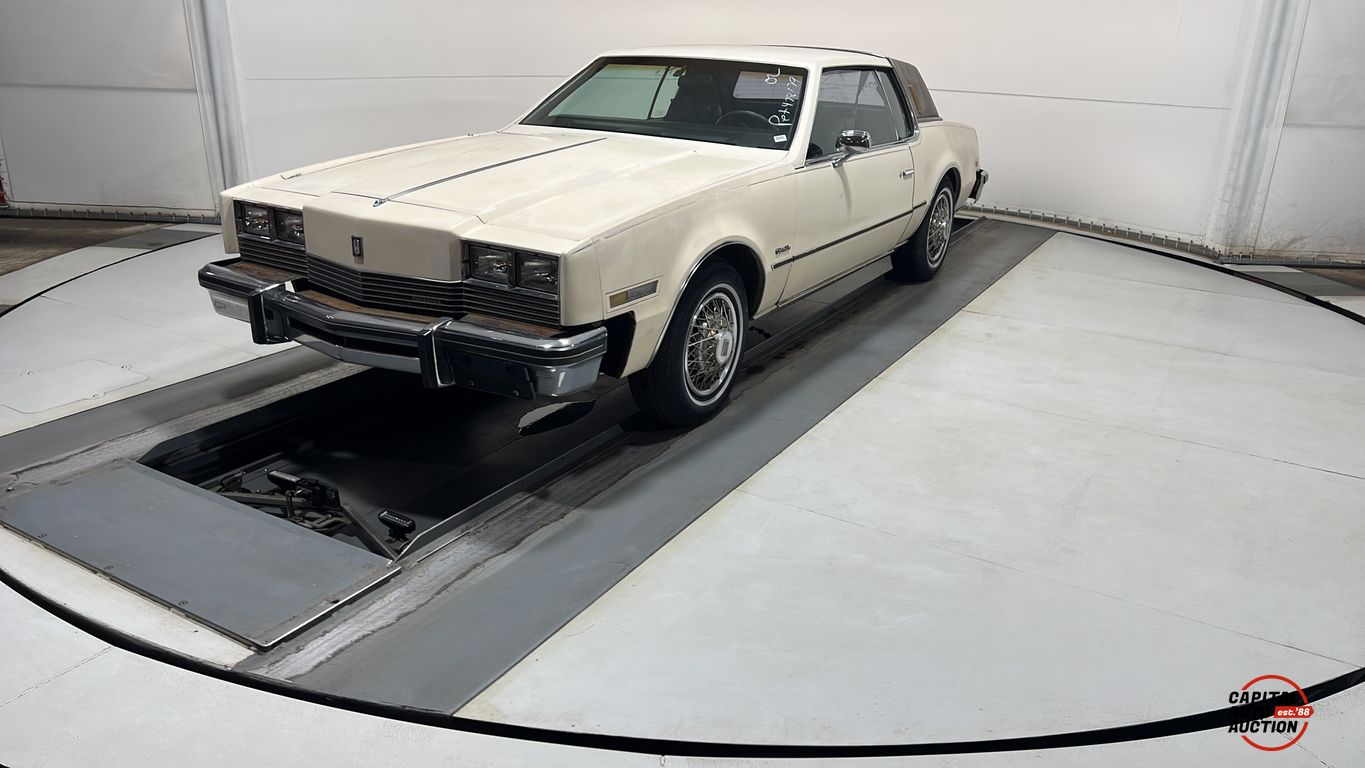 1983 OLDSMOBILE Toronado 1