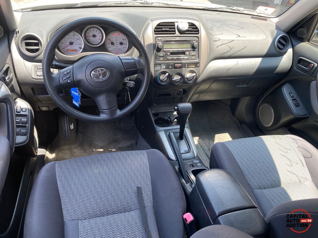 2004 TOYOTA RAV4 10