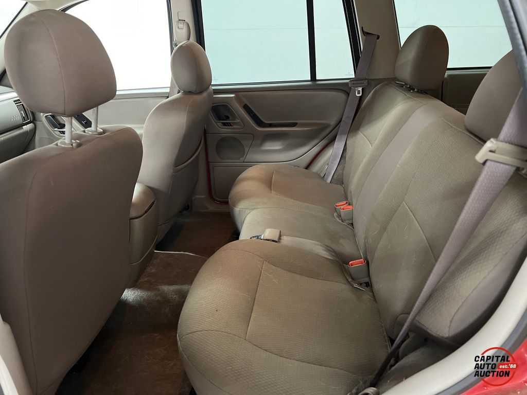 2004 JEEP Grand Cherokee Laredo 8