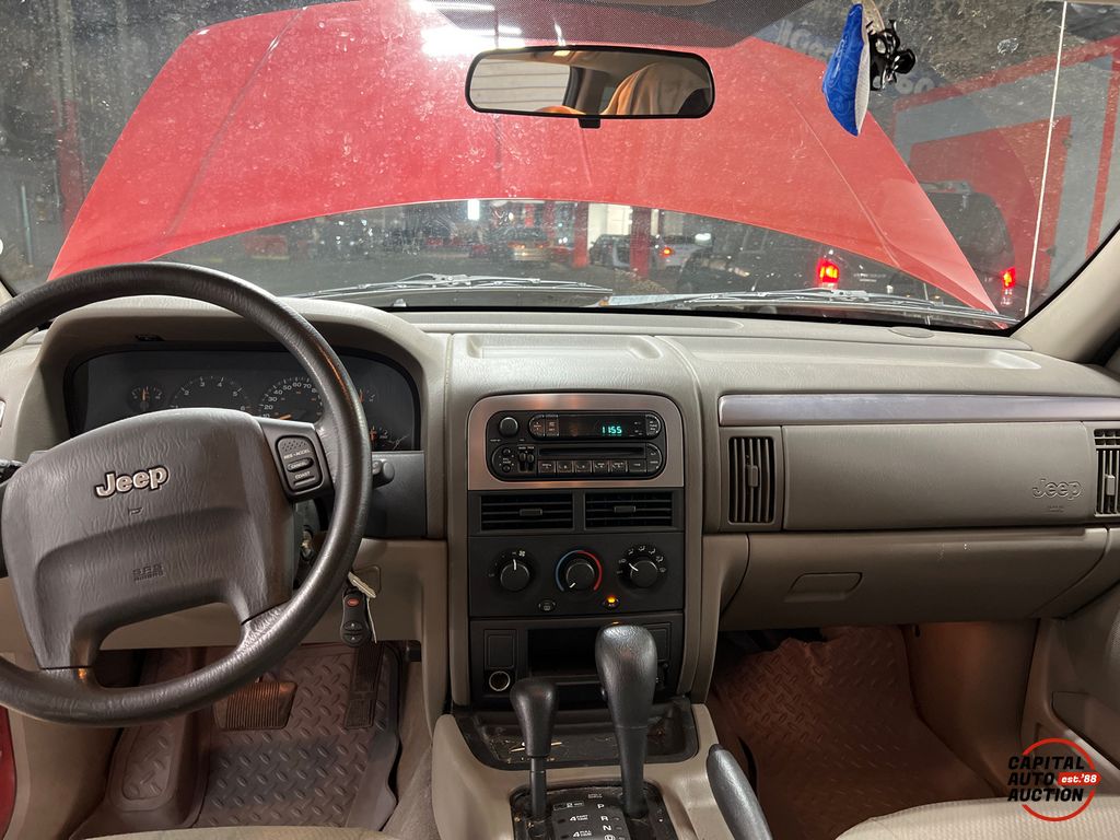 2004 JEEP Grand Cherokee Laredo 10