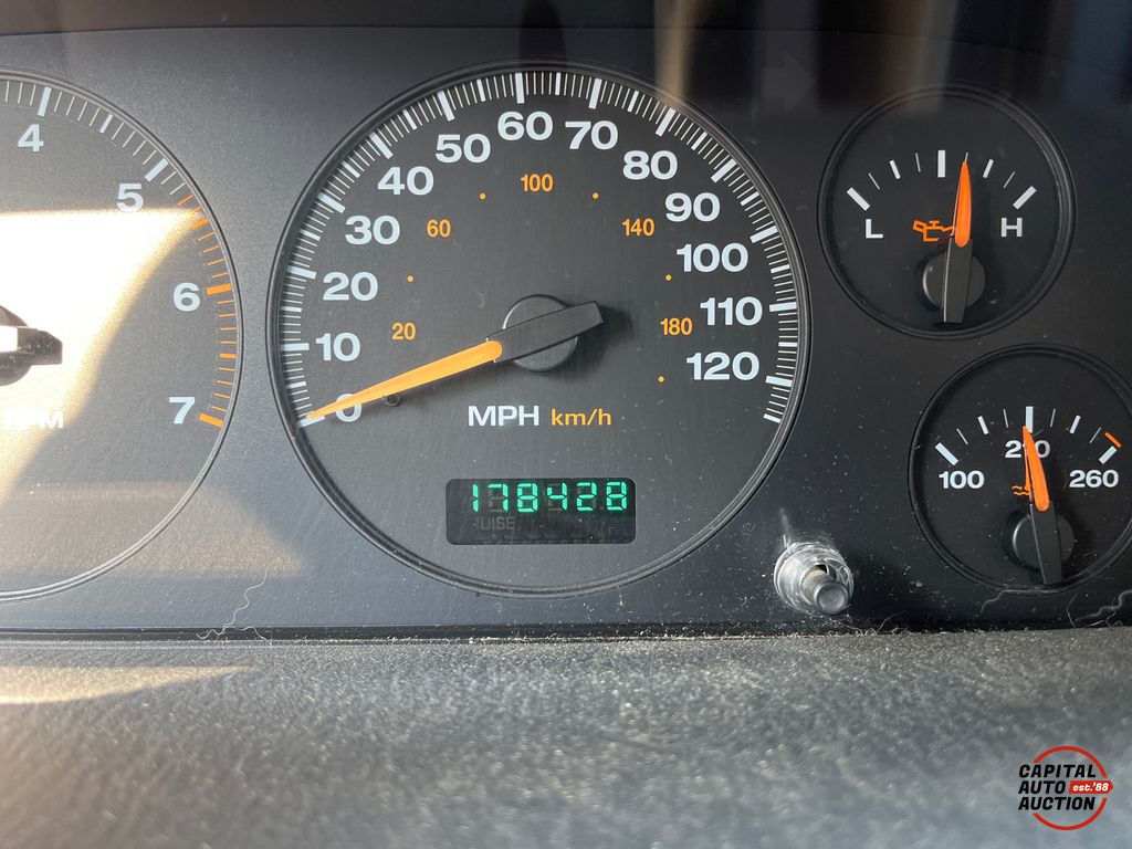 2004 JEEP Grand Cherokee Laredo 4