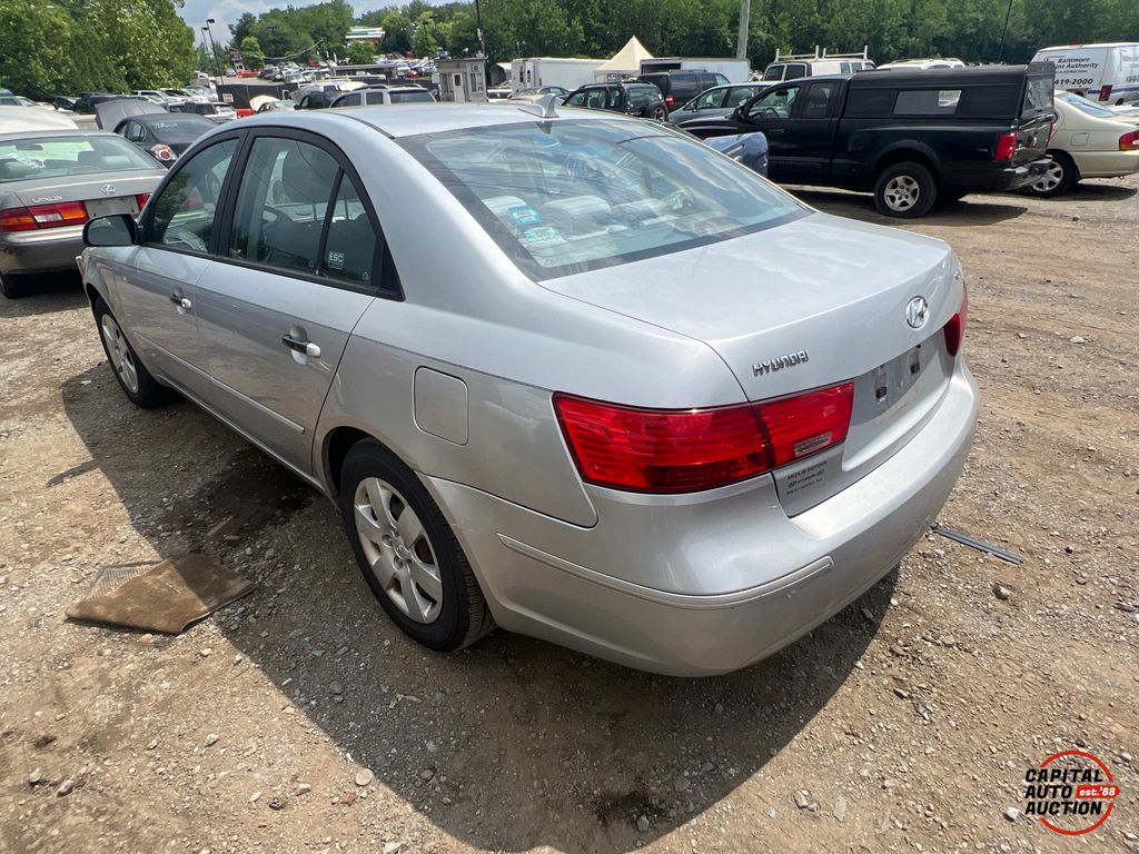 2010 HYUNDAI SONATA 2