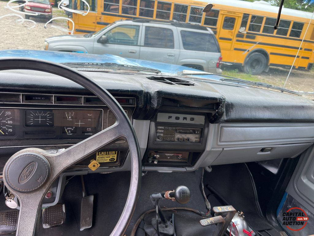 1989 FORD F-700 9