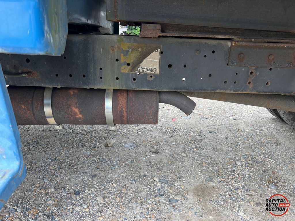 1989 FORD F-700 17