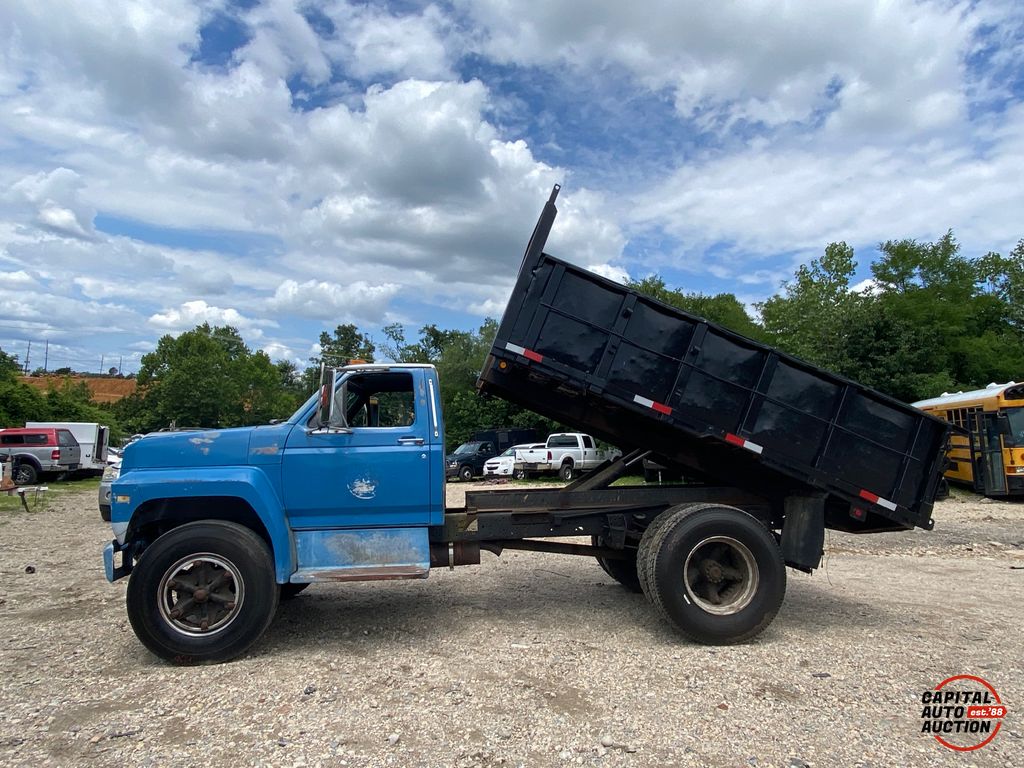 1989 FORD F-700 12