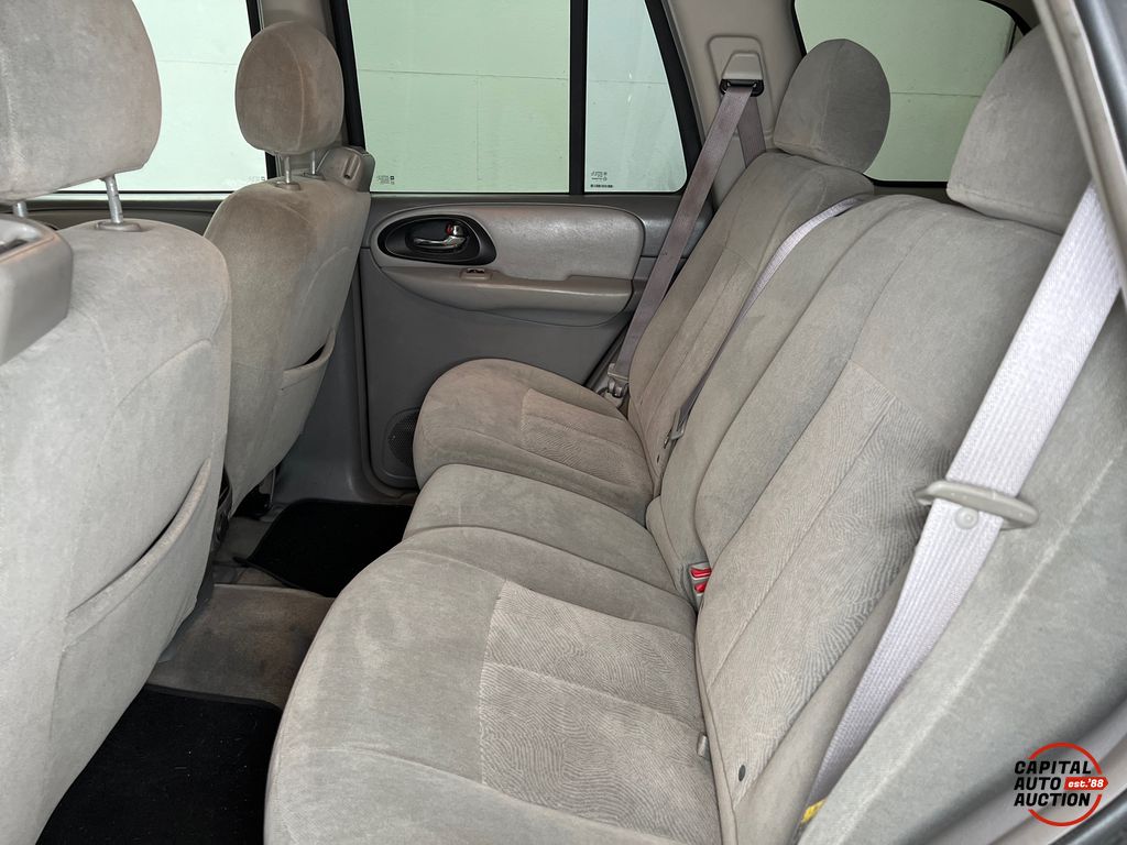 2005 CHEVROLET TRAILBLAZER LS 8