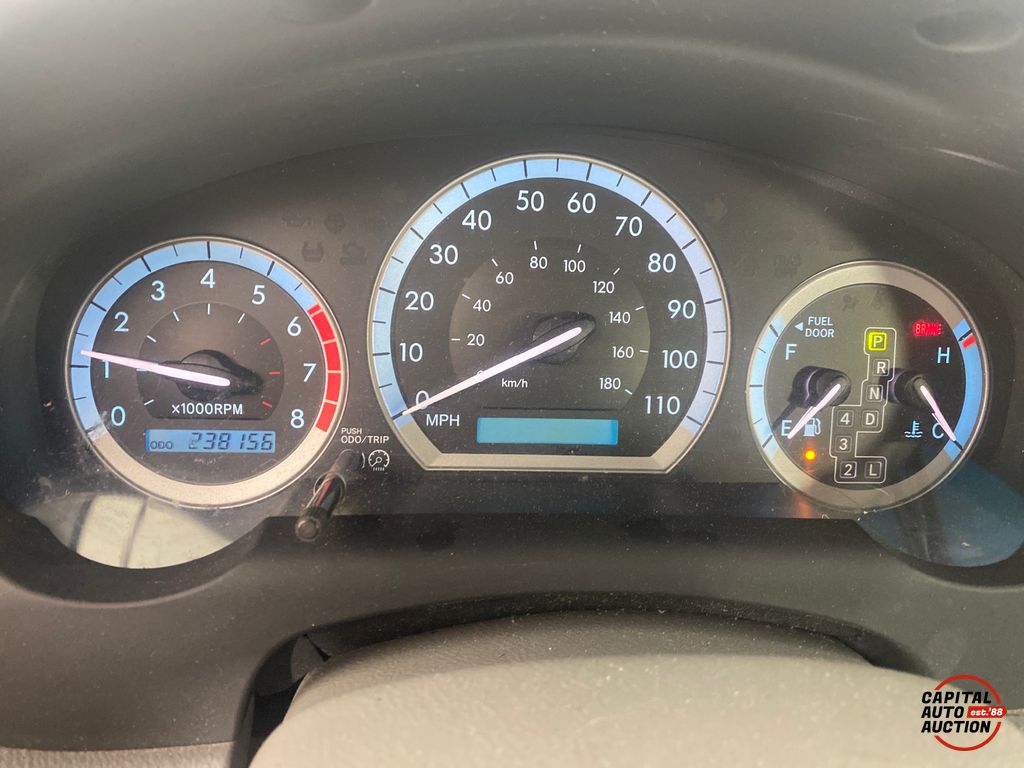 2004 TOYOTA SIENNA 4