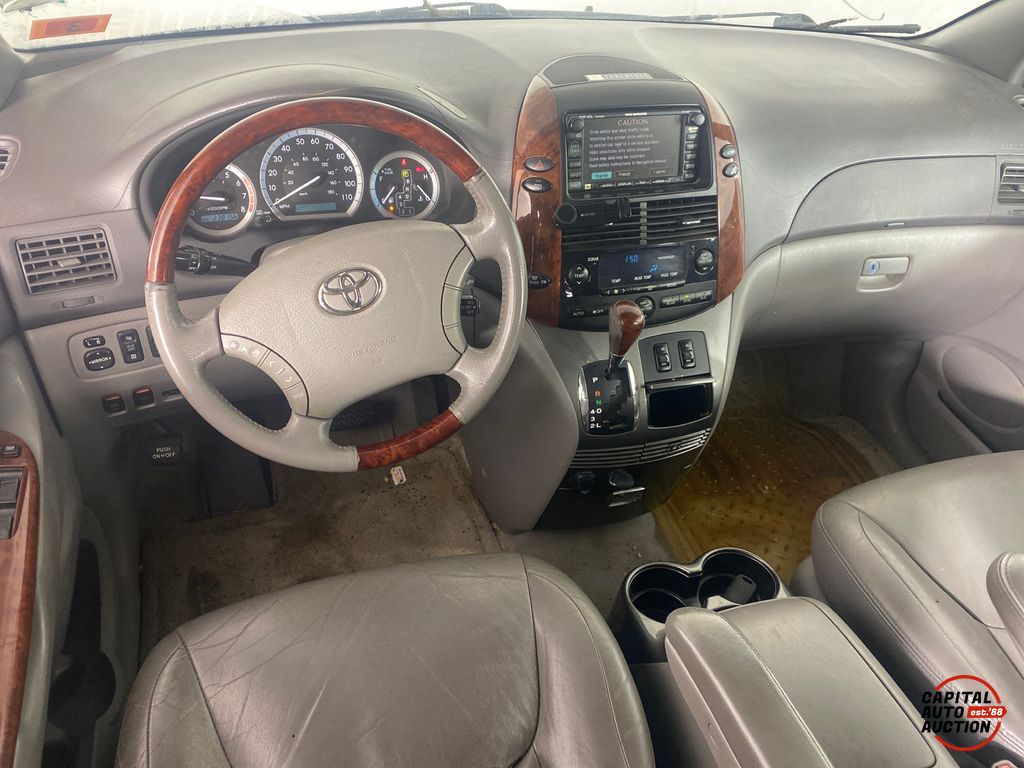 2004 TOYOTA SIENNA 10
