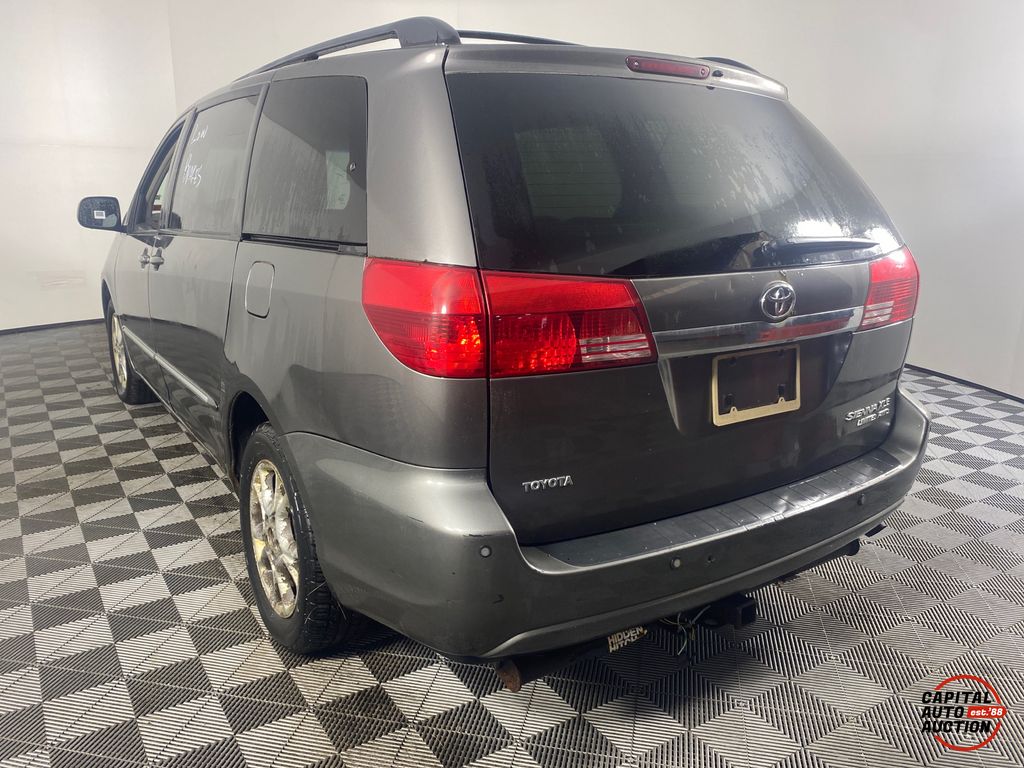 2004 TOYOTA SIENNA 2