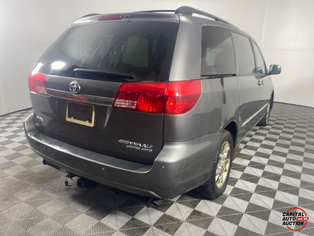 2004 TOYOTA SIENNA 3