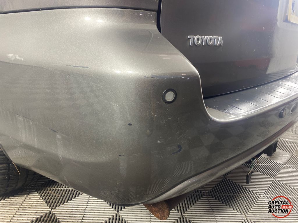 2004 TOYOTA SIENNA 15