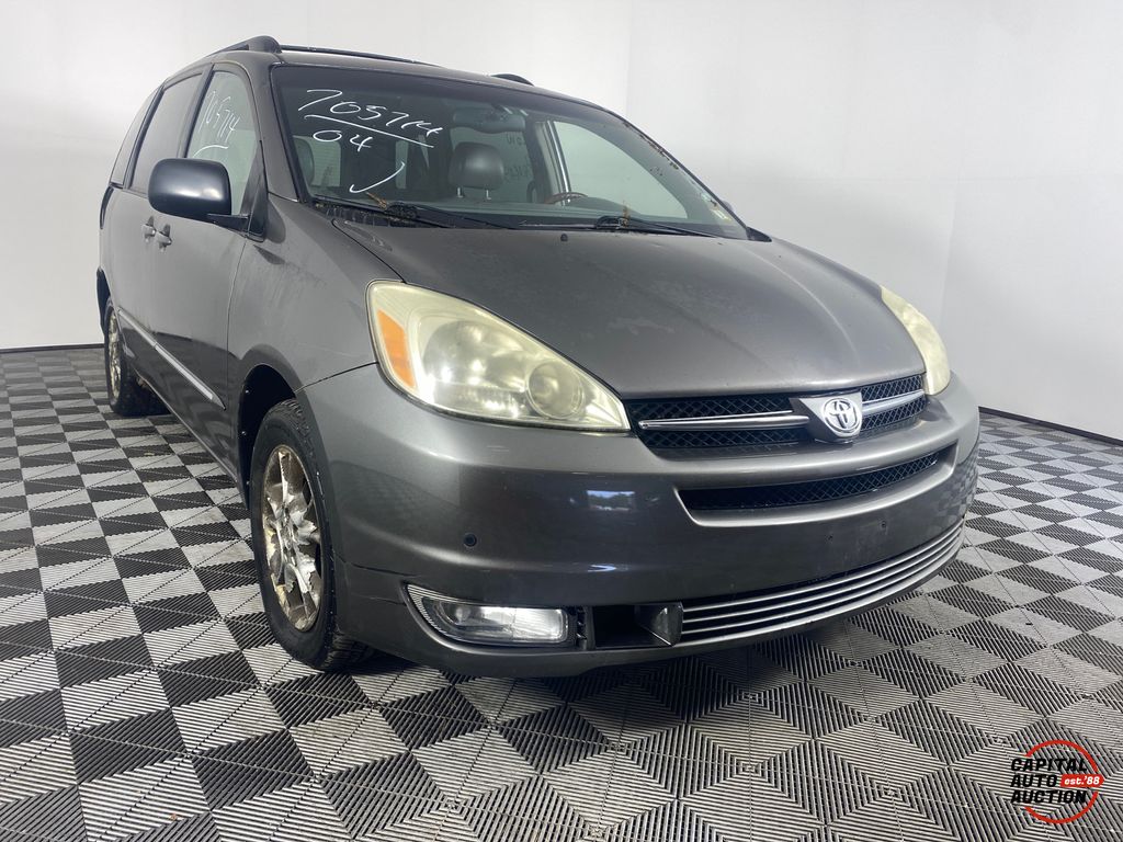 2004 TOYOTA SIENNA 0