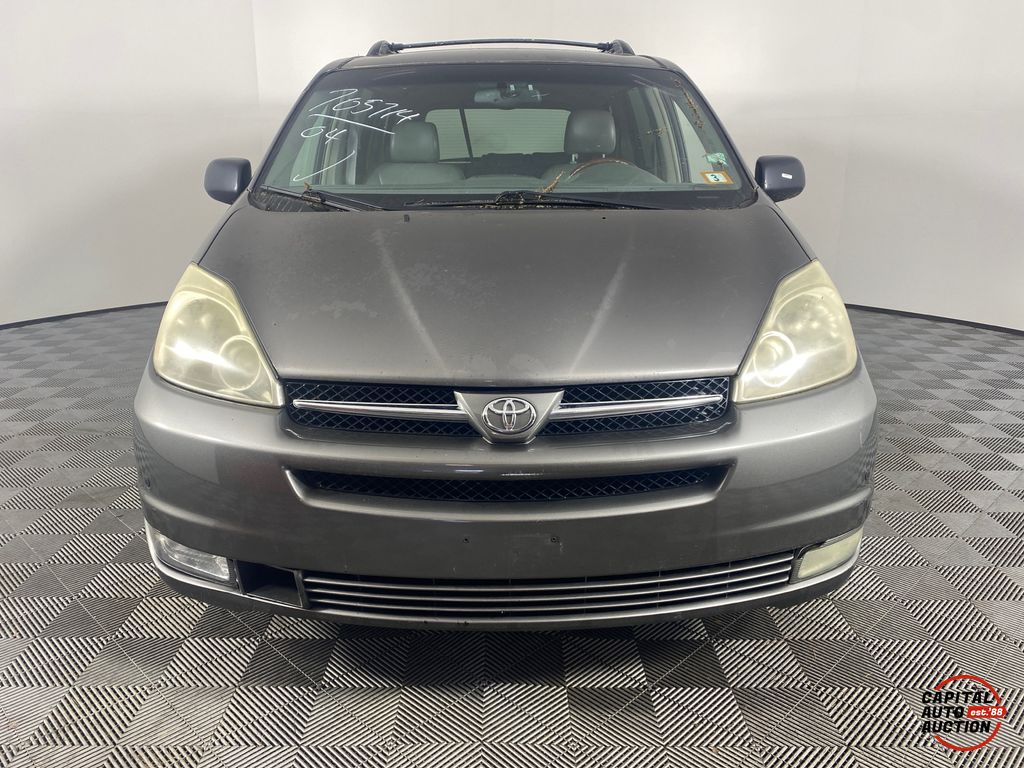 2004 TOYOTA SIENNA 5