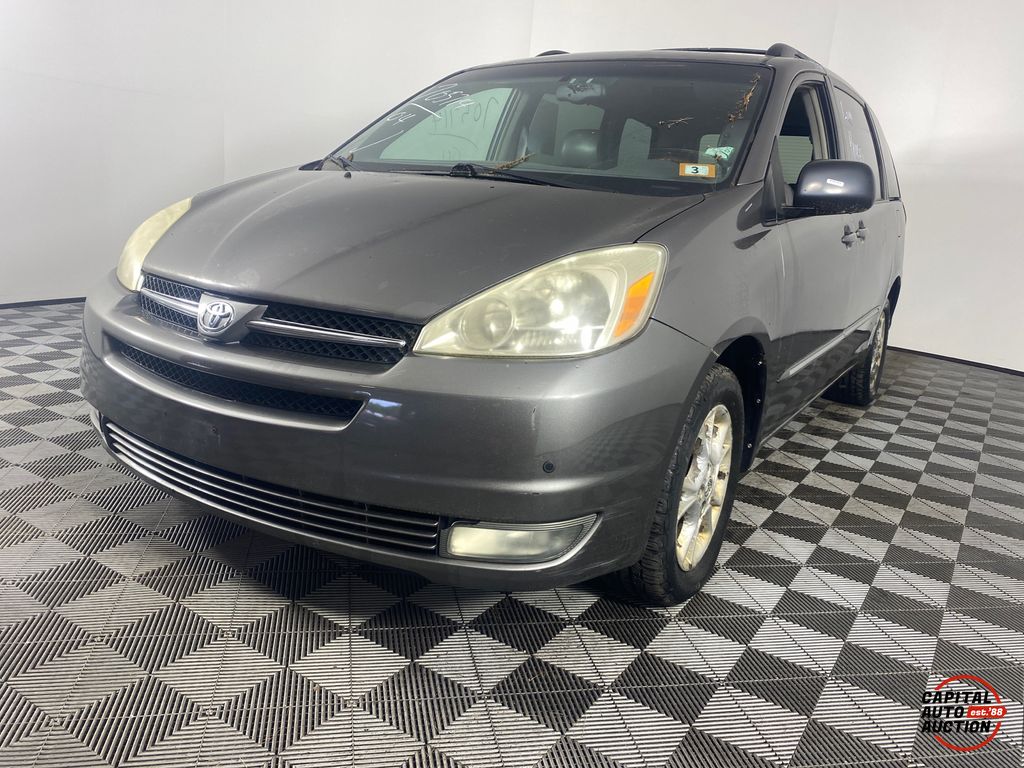 2004 TOYOTA SIENNA 1