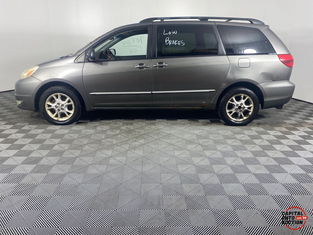 2004 TOYOTA SIENNA 17