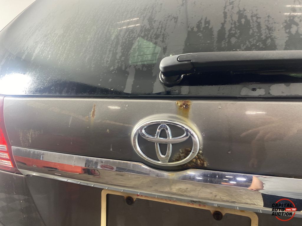 2004 TOYOTA SIENNA 16