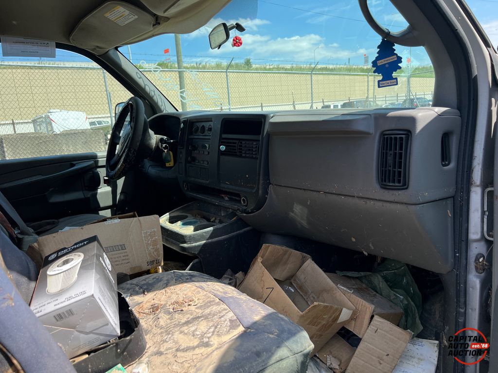 2006 CHEVROLET EXPRESS 2500 10