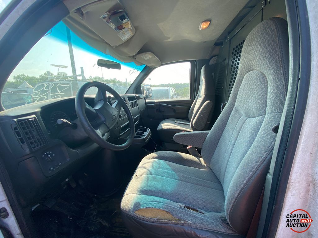 2003 CHEVROLET EXPRESS 7