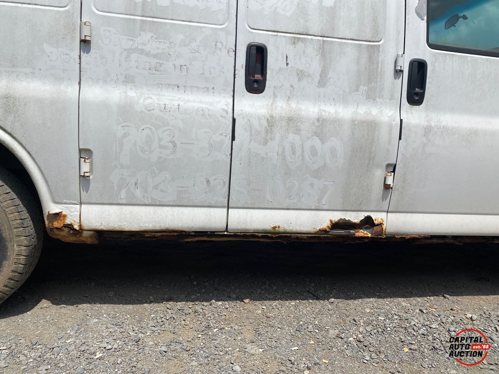 2003 CHEVROLET EXPRESS 11