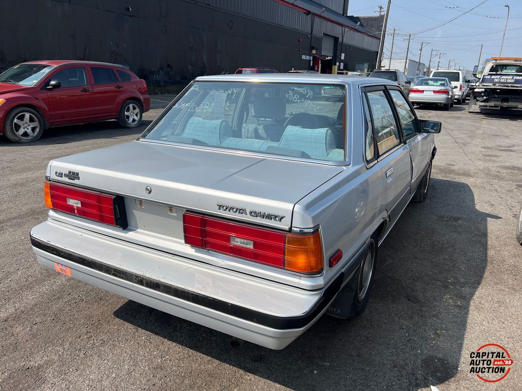 1985 Toyota Camry 3