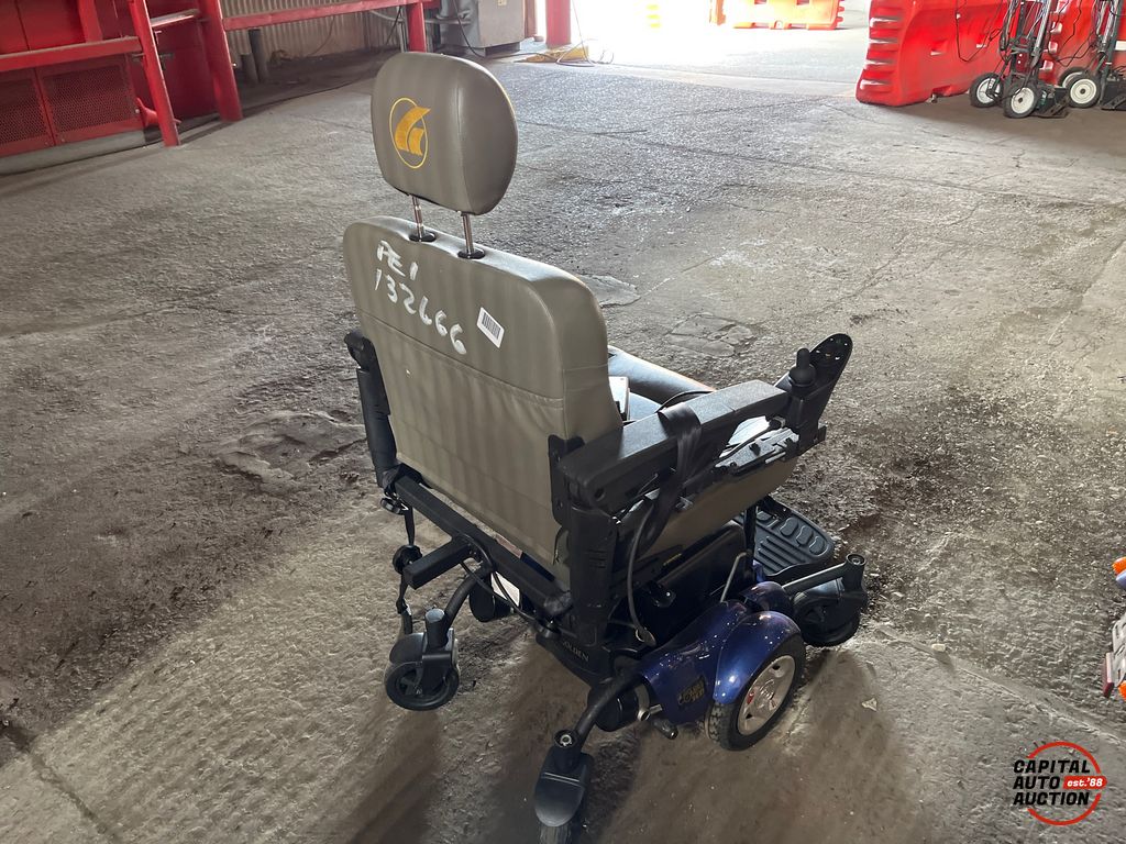 2015 Golden Electric Chair 3