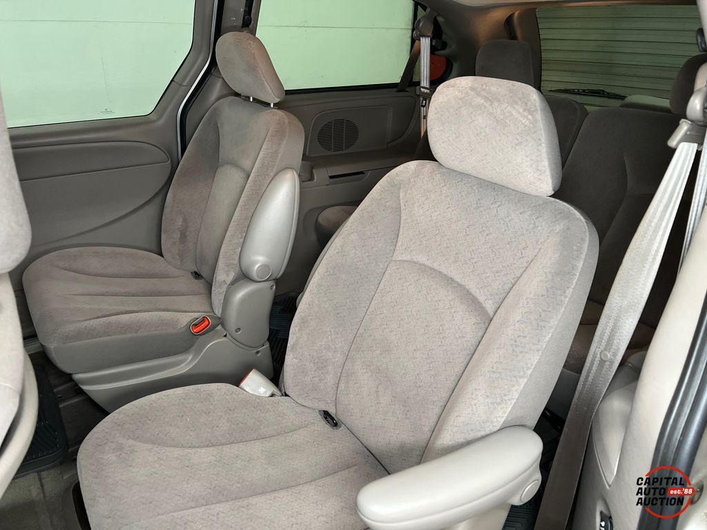 2003 DODGE GRAND CARAVAN SPORT 8