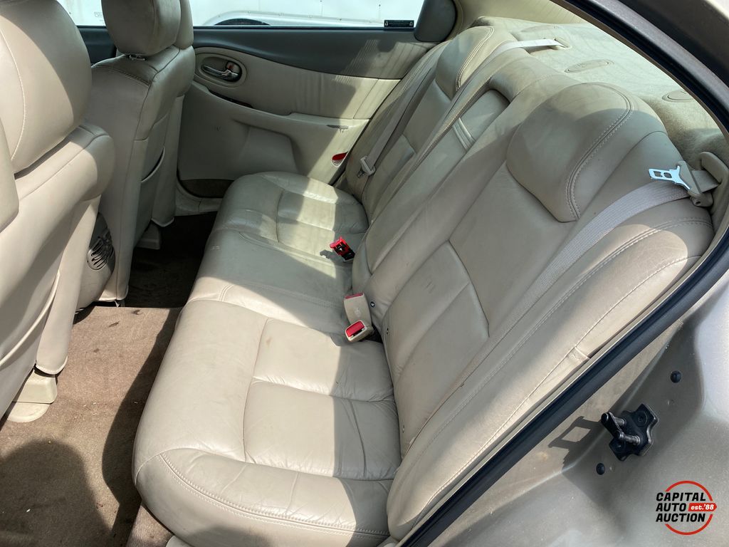 2002 Oldsmobile Aurora 8