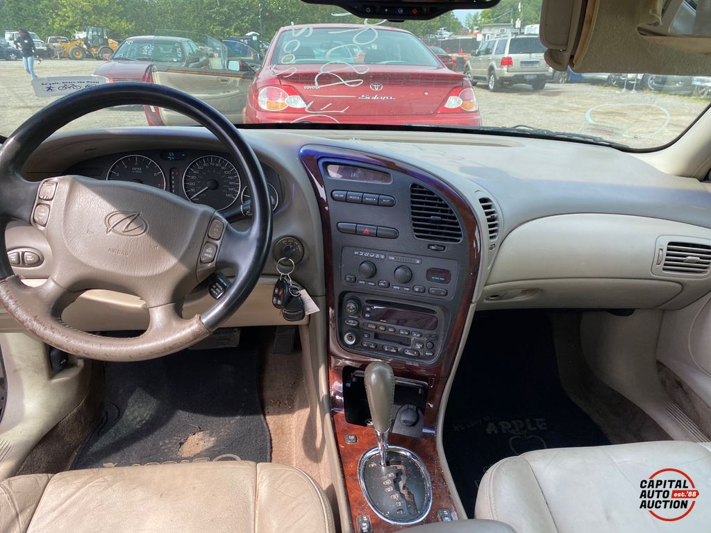 2002 Oldsmobile Aurora 10