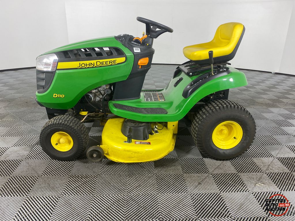 2013 JOHN DEERE RIDING LAWN MOWER 10