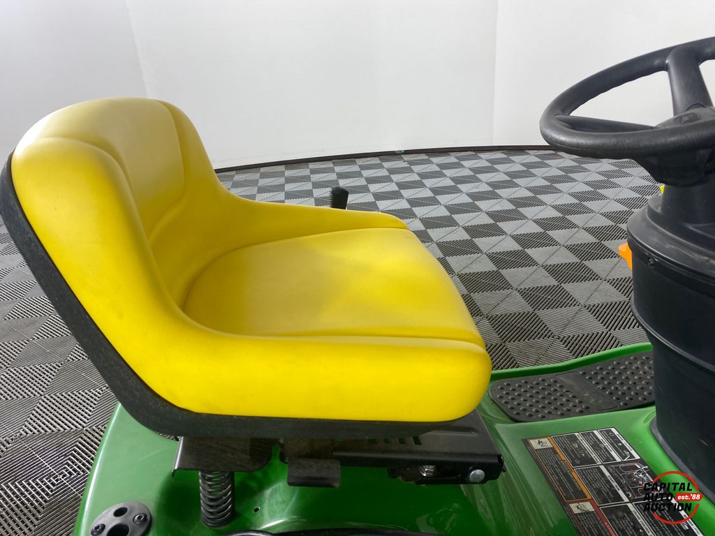 2013 JOHN DEERE RIDING LAWN MOWER 7