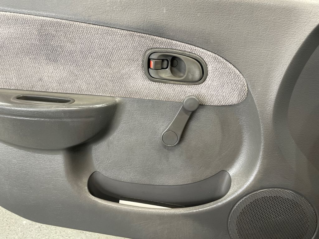 2001 Kia Sephia 14