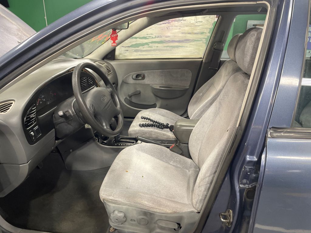 2001 Kia Sephia 7