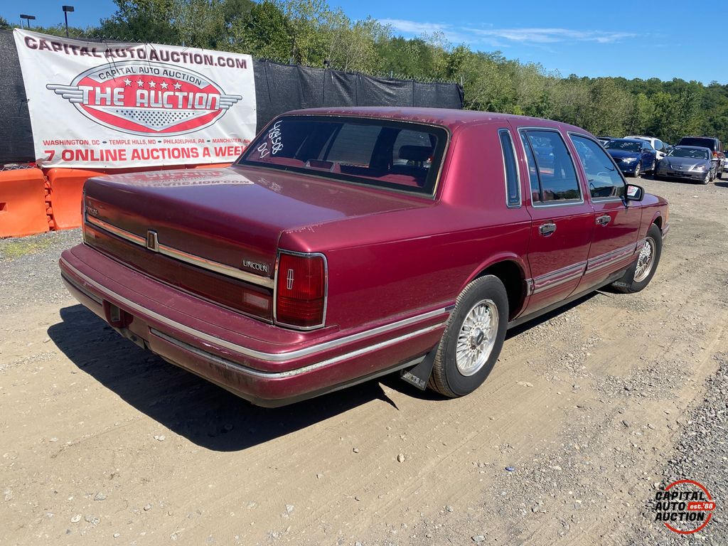 1993 LINCOLN TOWN CAR 3