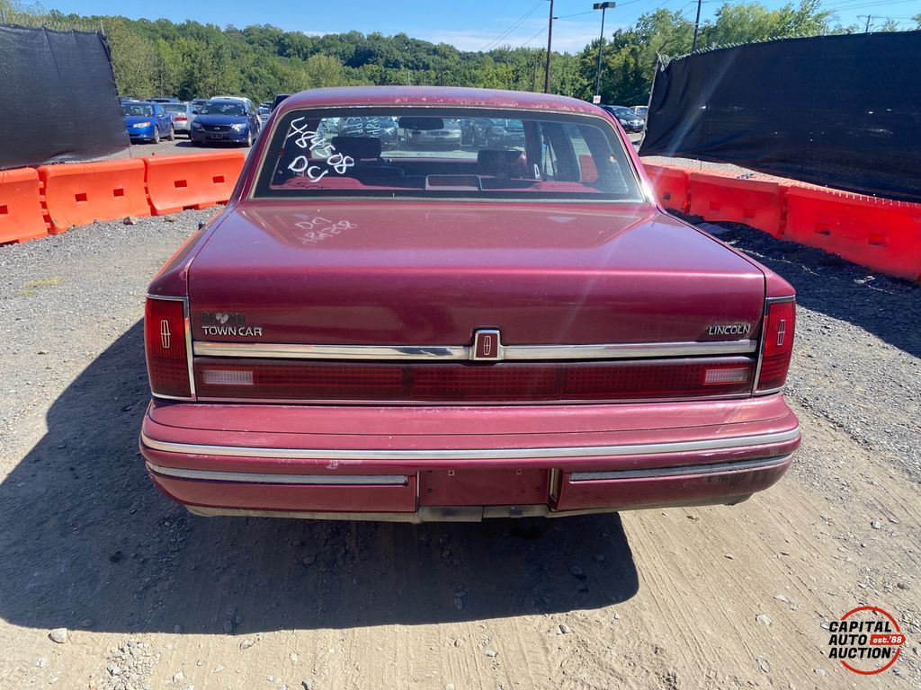 1993 LINCOLN TOWN CAR 6