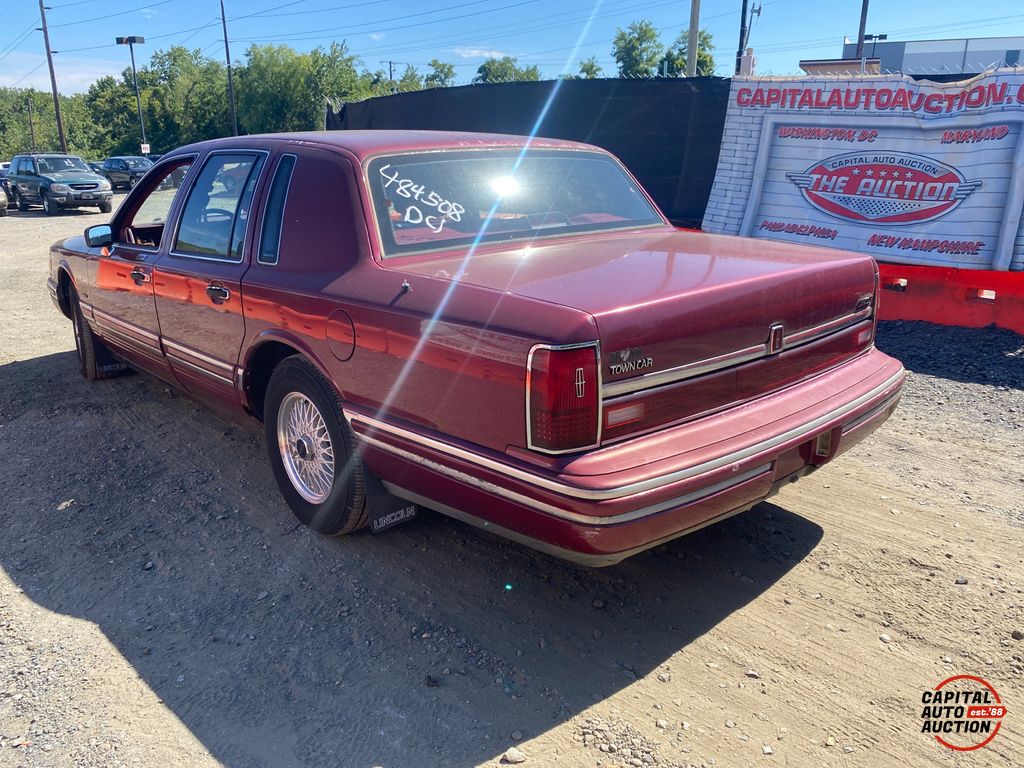1993 LINCOLN TOWN CAR 2