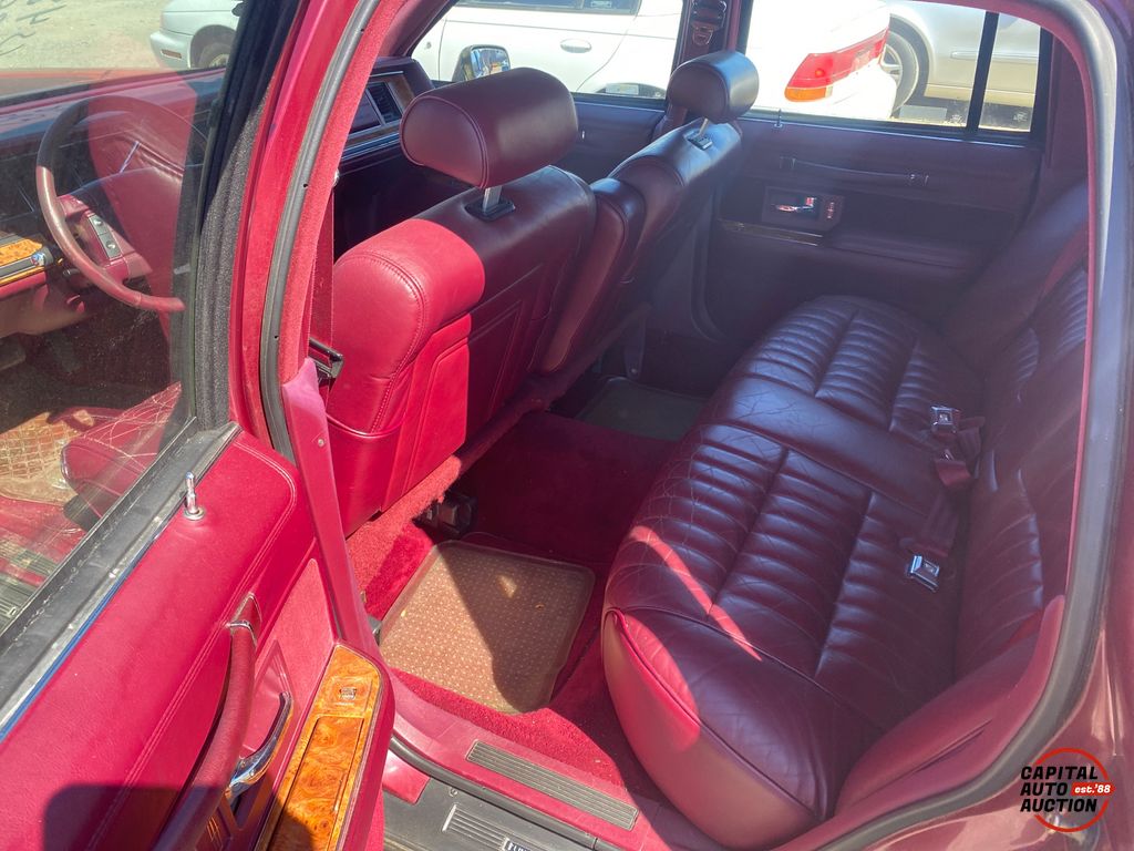 1993 LINCOLN TOWN CAR 8