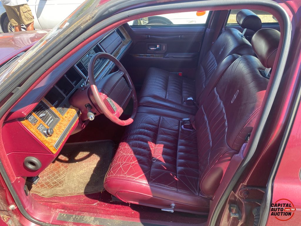 1993 LINCOLN TOWN CAR 7