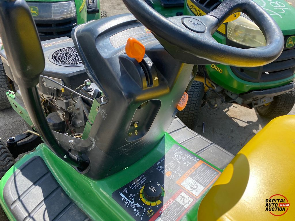 John Deere Riding Mower 17