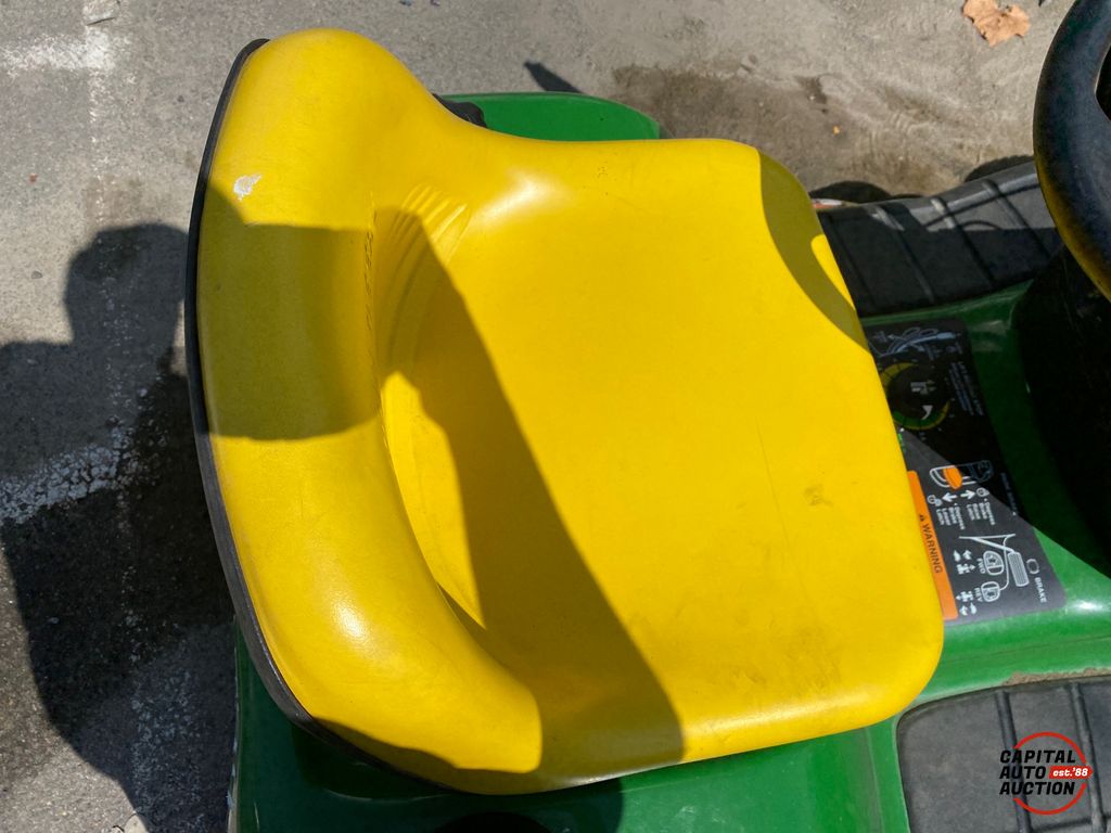 John Deere Riding Mower 6