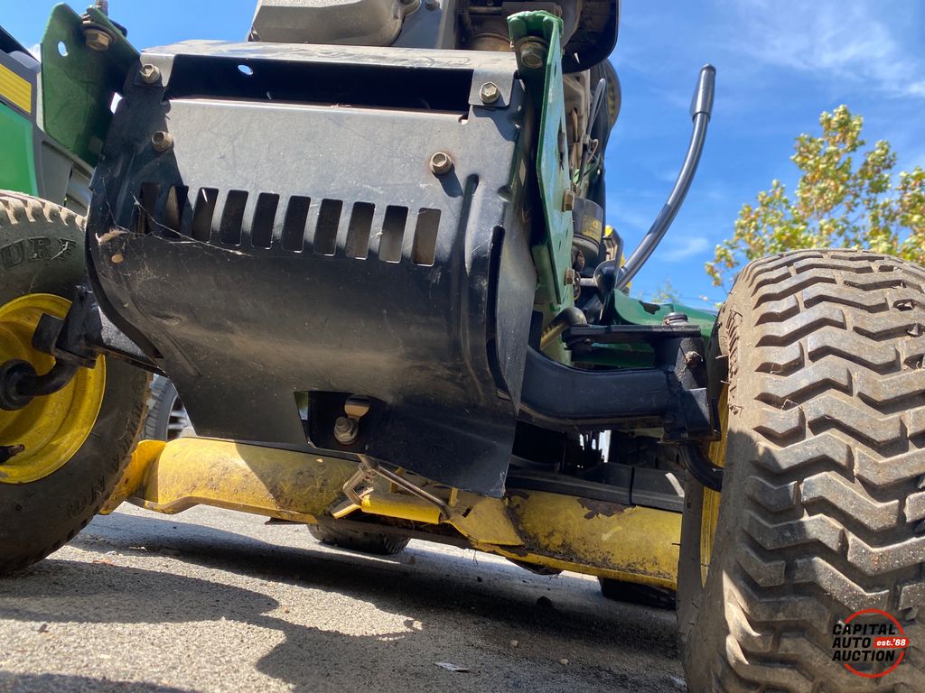 John Deere Riding Mower 23